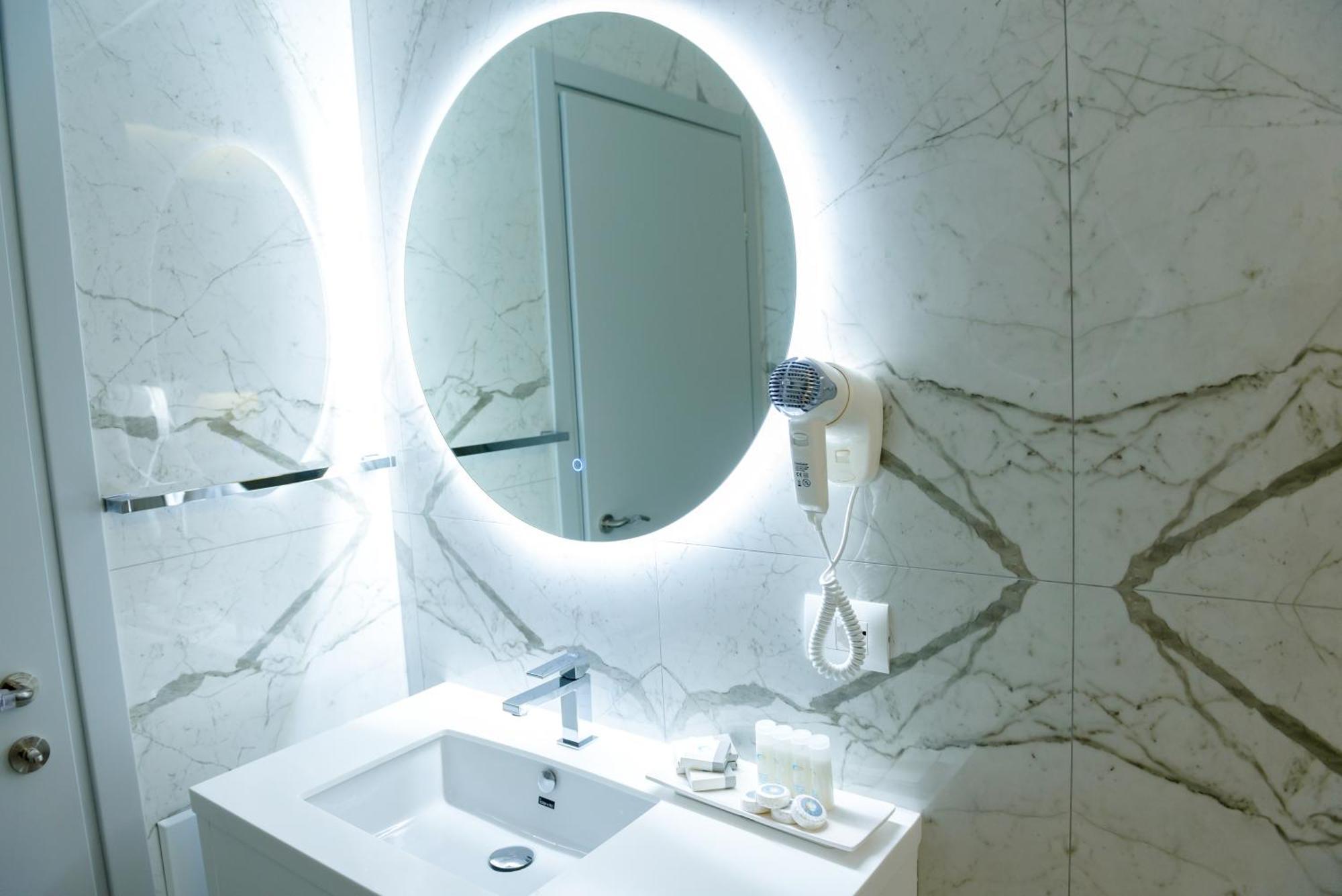 Vlorë Hotel One מראה חיצוני תמונה