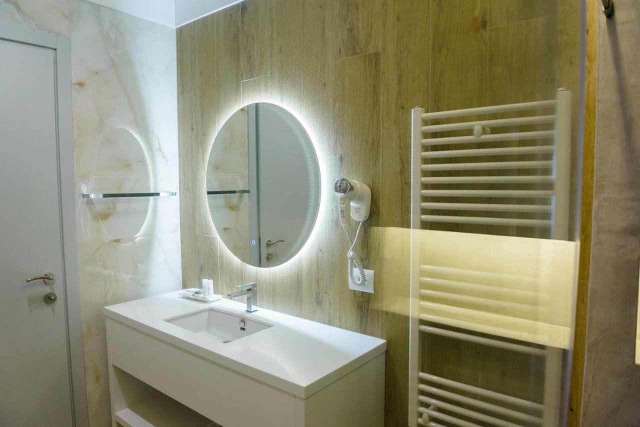 Vlorë Hotel One מראה חיצוני תמונה