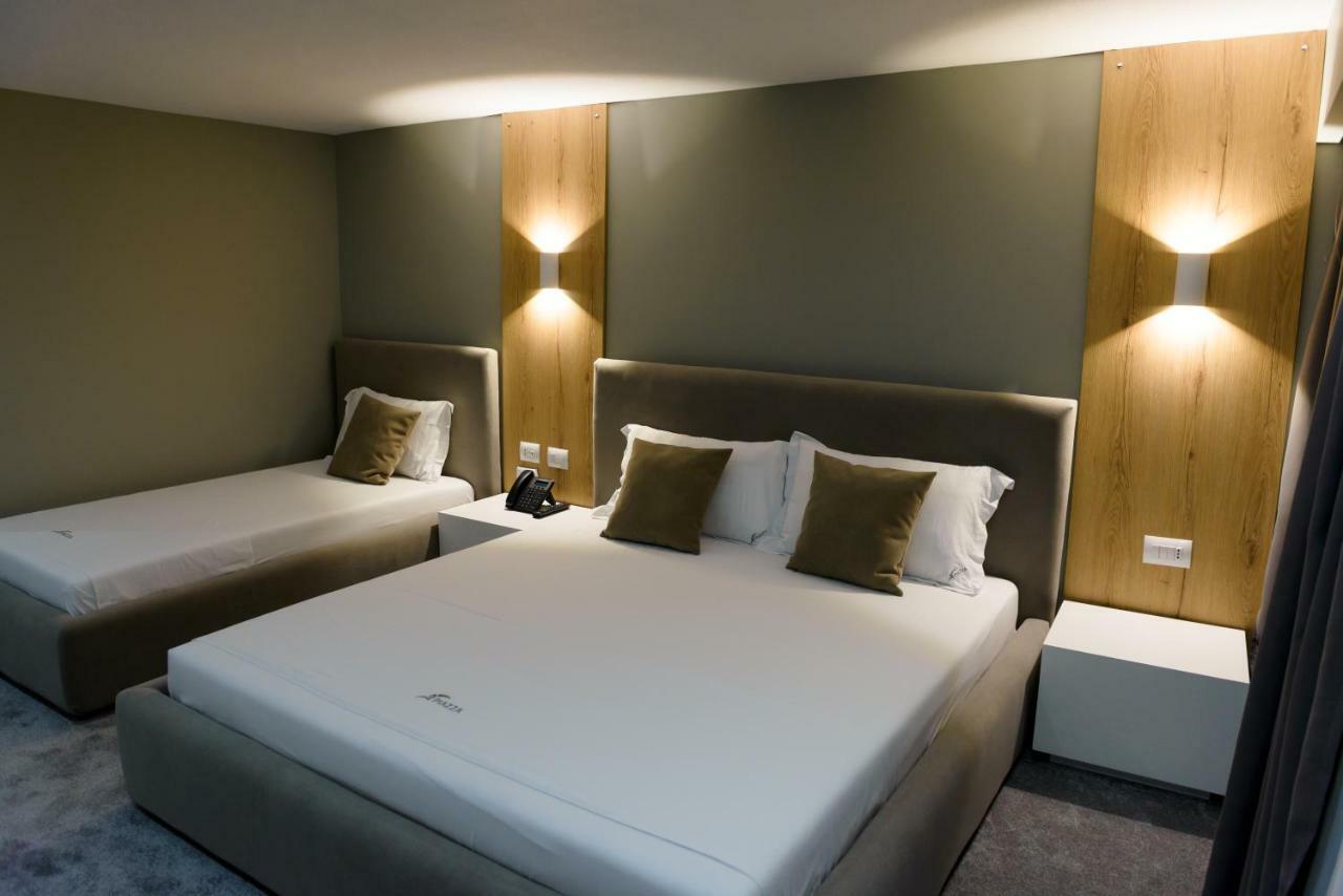 Vlorë Hotel One מראה חיצוני תמונה